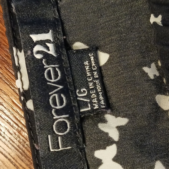 Forever 21 Sleeveless Ruffled Blouse EUC - Picture 5 of 8